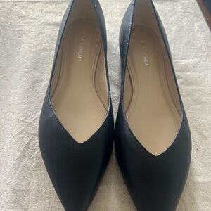 Marc Fisher black leather flats